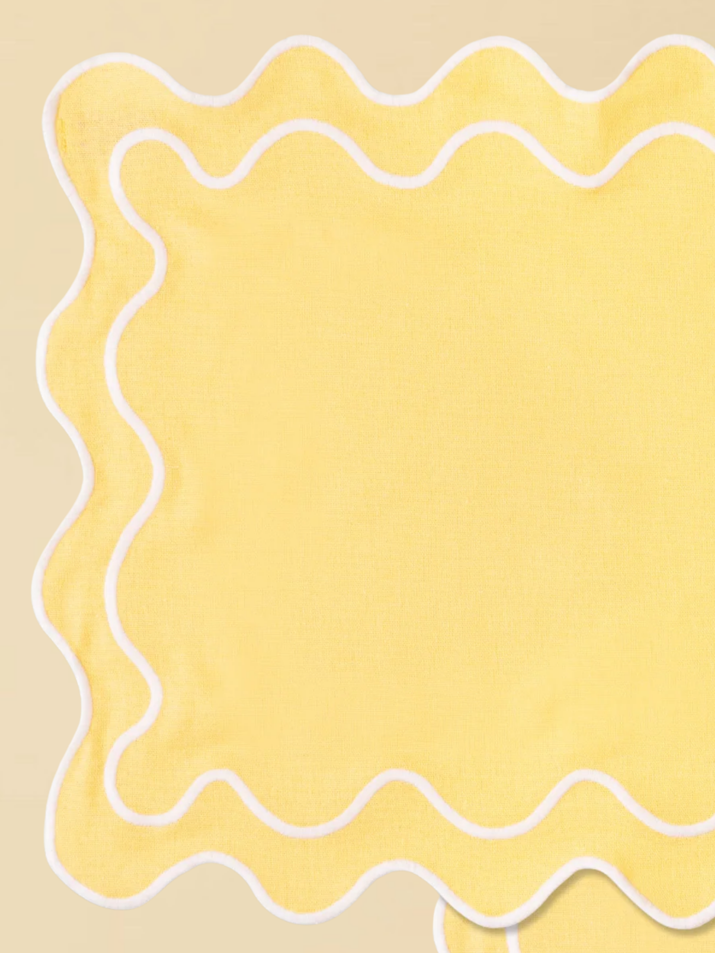 Butter Yellow Wavy Scallop Placemat Set