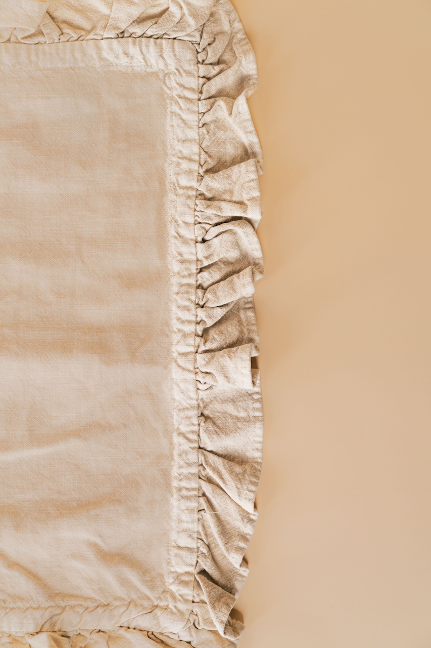 Beige Ruffle-Trimmed Placemat Set