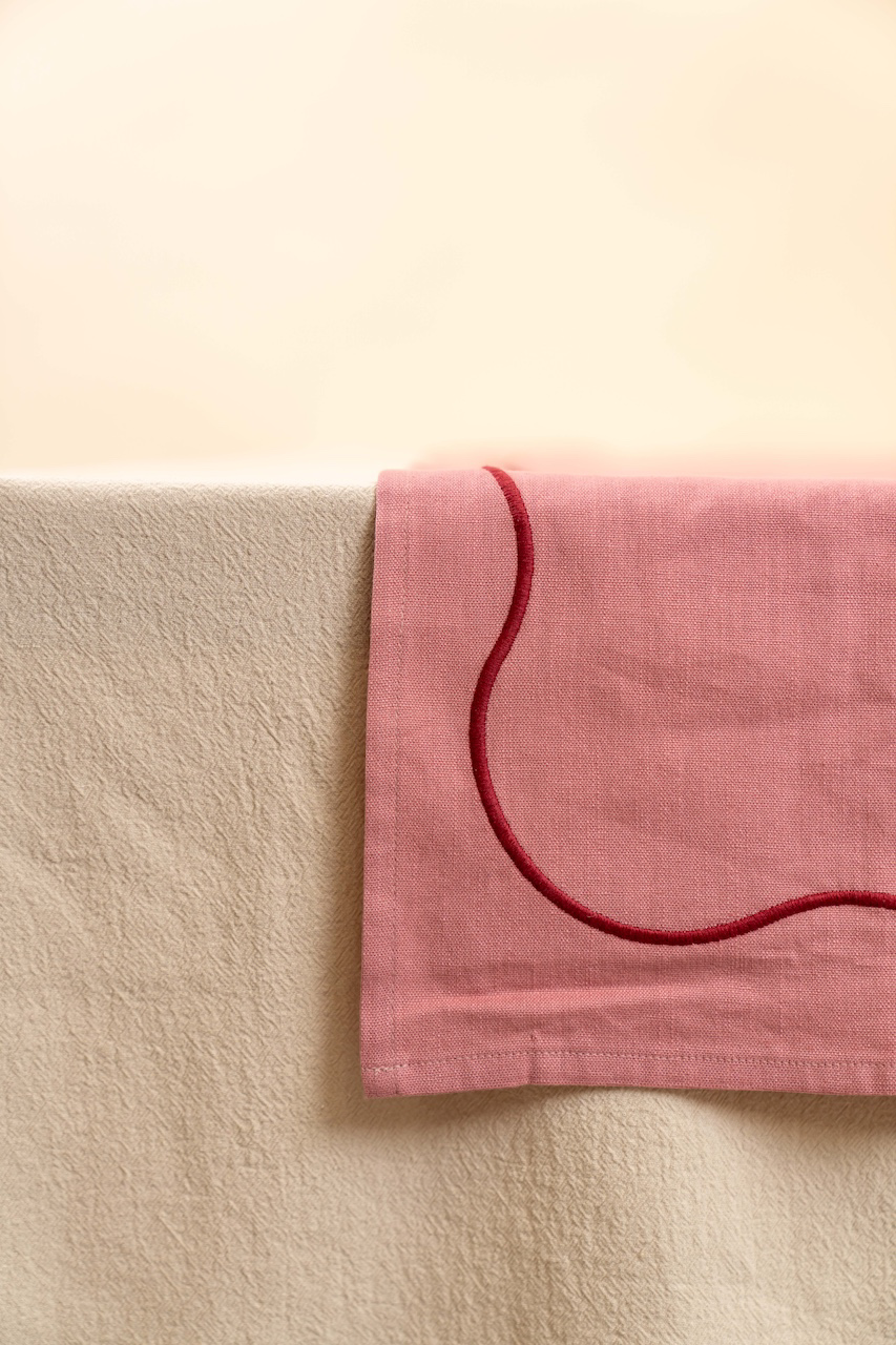 Dusty Rose Wavy Cotton Table Runner