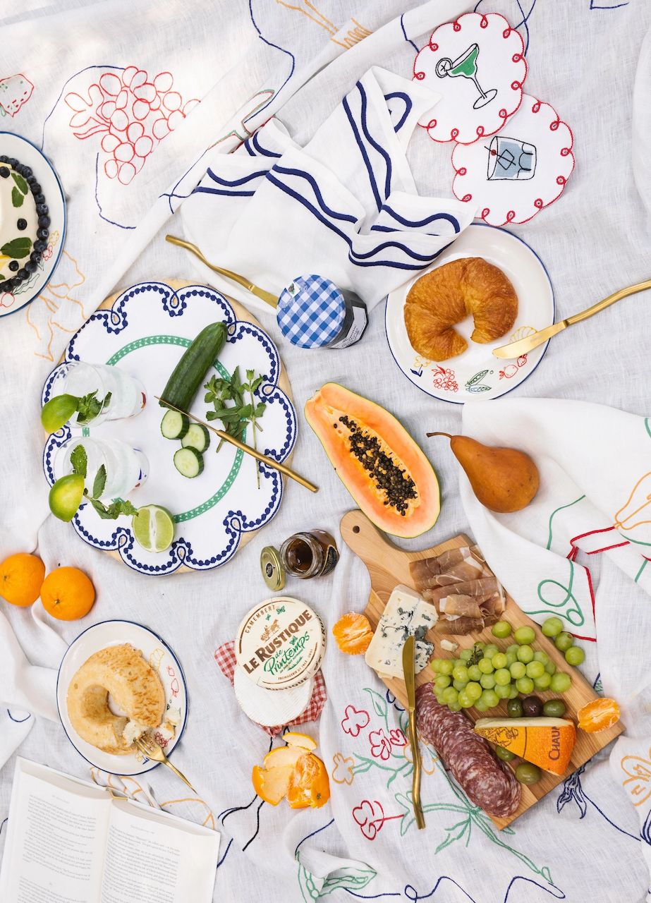Fête Linen Embroidered Tablecloth