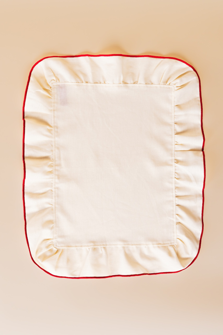 Frills Creme Red Linen Blend Placemat Set