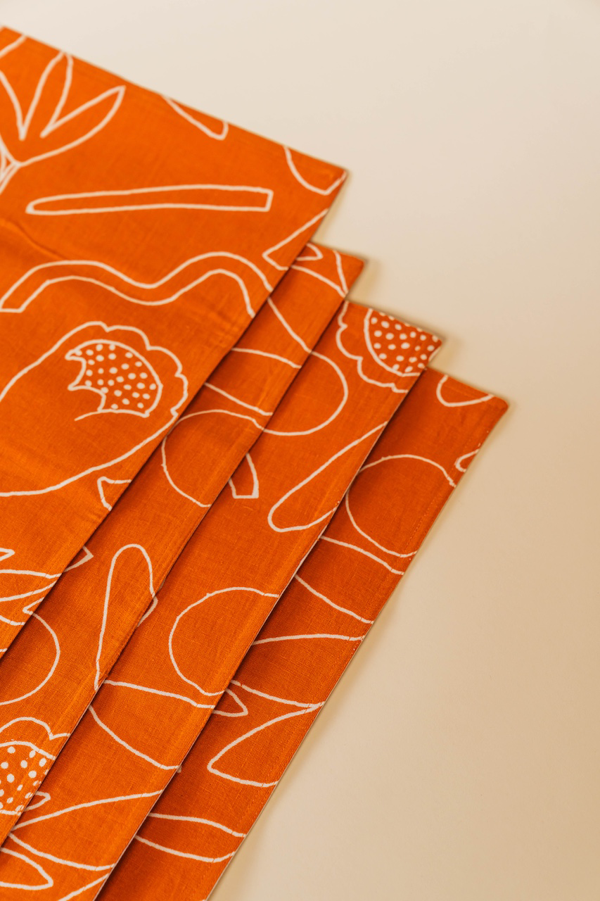 Outline Floral Placemat Set