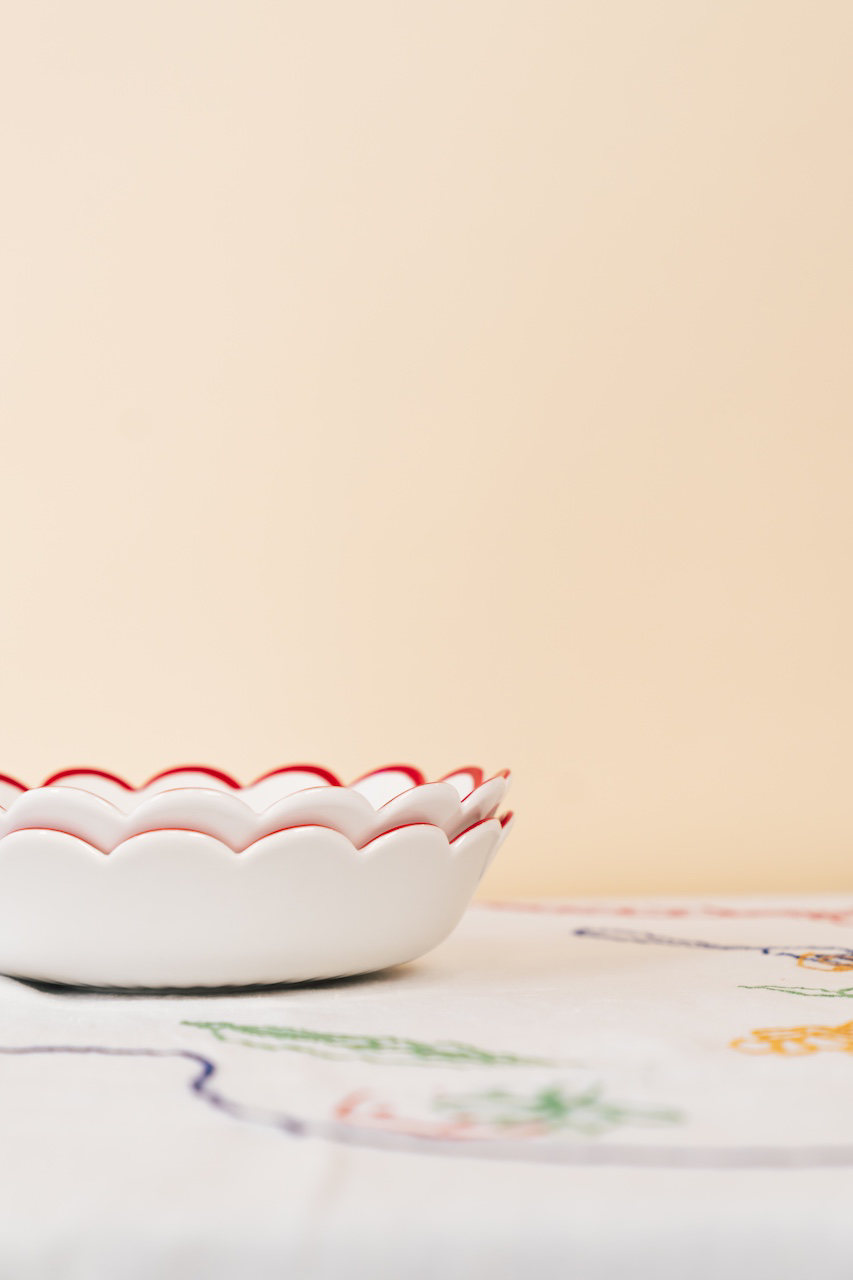 Red Scallop Large Bowl Set