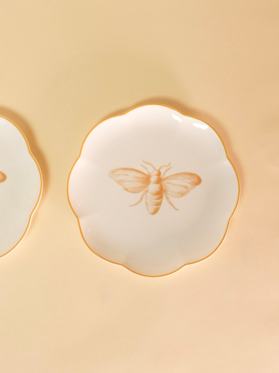 Bumble Scalloped Starter Plate Set