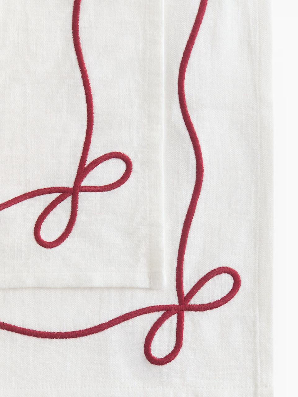 Bow Embroidered Napkin Set