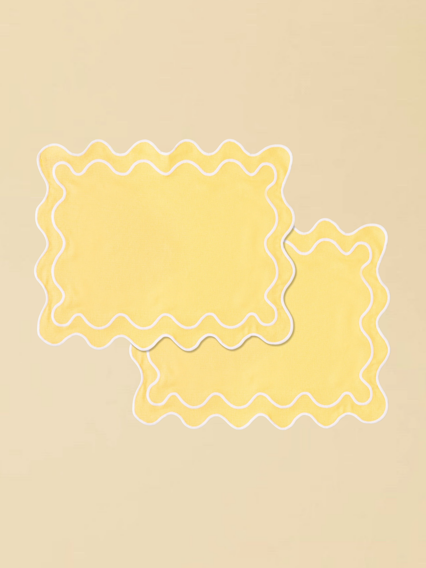 Butter Yellow Wavy Scallop Placemat Set