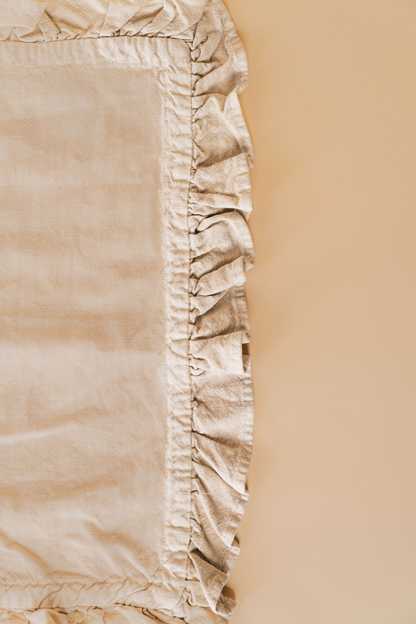 Beige Ruffle-Trimmed Placemat Set