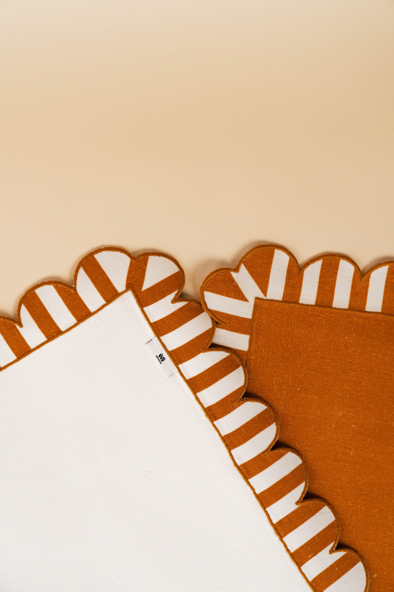 Jardin Embroidered Linen Scalloped Stripe Double-Sided Placemat in Amber