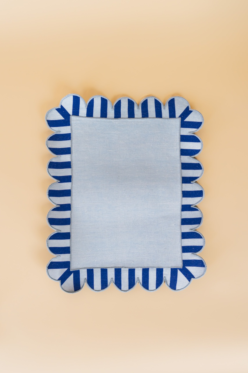 Jardin Embroidered Linen Scalloped Stripe Double-Sided Placemat in Blue Set