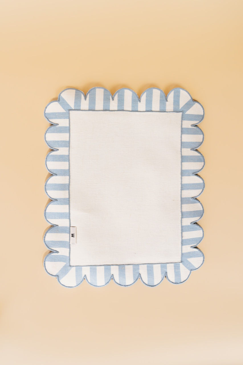 Jardin Embroidered Linen Scalloped Stripe Double-Sided Placemat in Blue Set