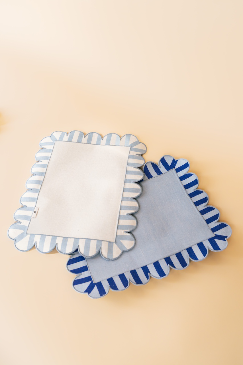 Jardin Embroidered Linen Scalloped Stripe Double-Sided Placemat in Blue Set