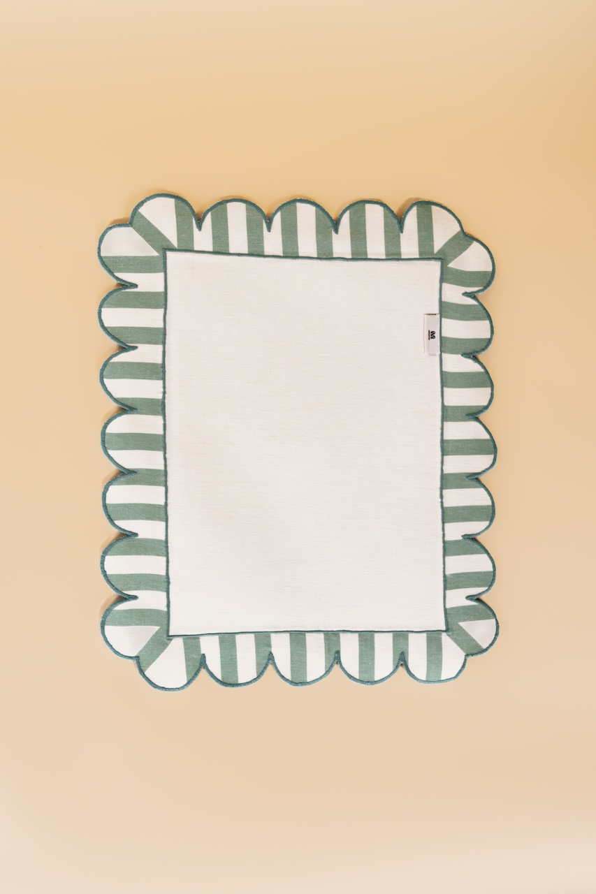 Jardin Embroidered Linen Scalloped Stripe Double-Sided Placemat in Green Set