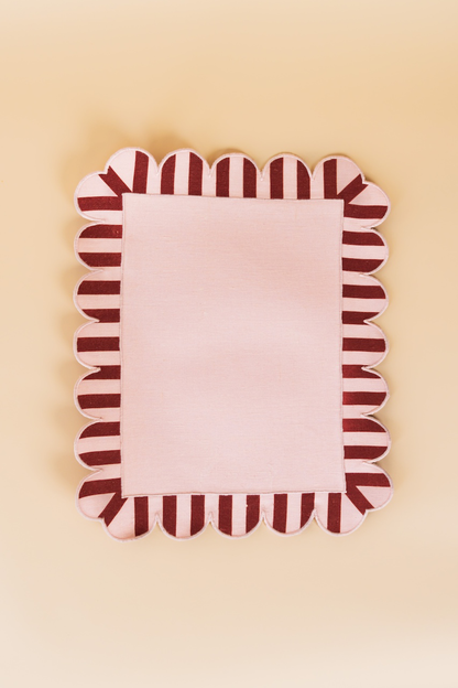 Jardin Embroidered Linen Scalloped Stripe Double-Sided Placemat in Red Set