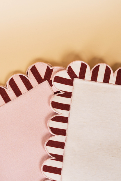 Jardin Embroidered Linen Scalloped Stripe Double-Sided Placemat in Red Set