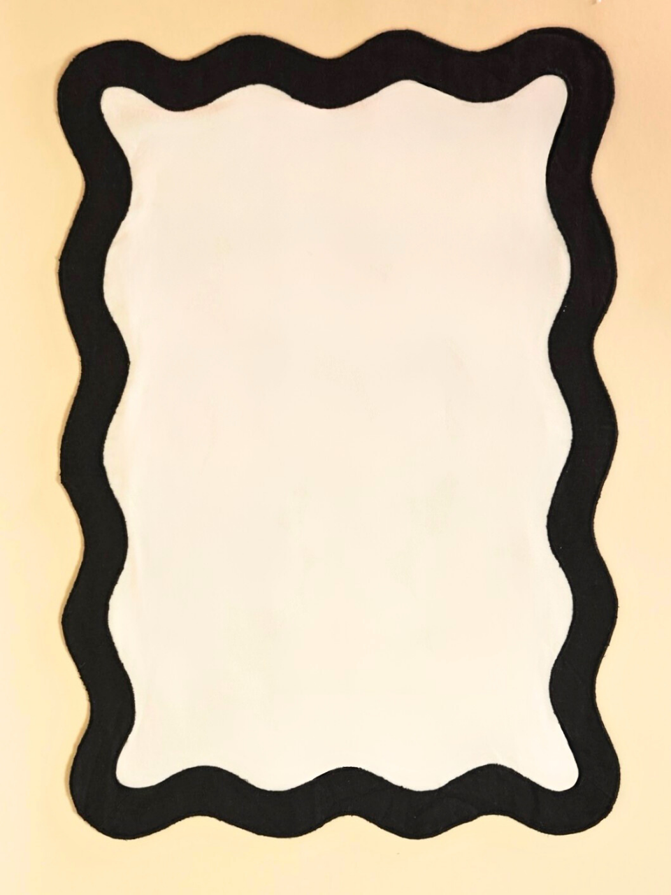 Scalloped Edge Black and White Placemat Set